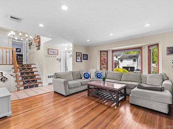 3rd image of 61 Winthrop Road