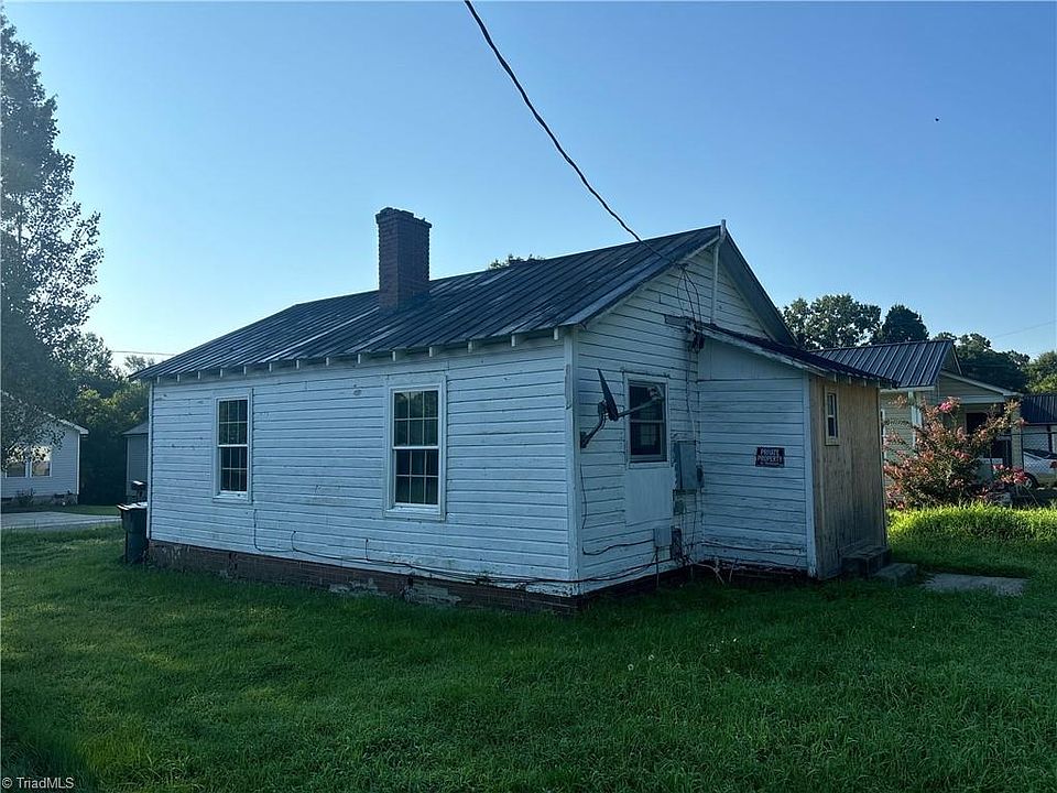 2nd image of 817 Williams St