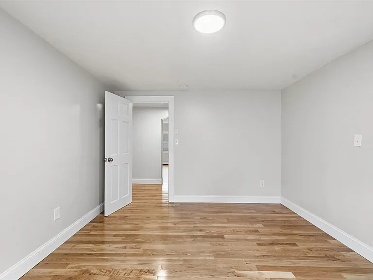 8 Ash St — Photo 4