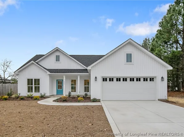 5824 Fairway Dr, Hope Mills, NC 28348