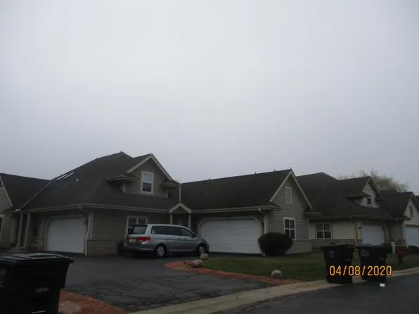 4848 S Waterview Ct #10, Milwaukee, WI 53220