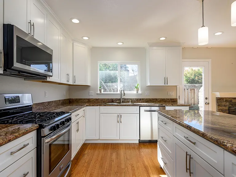 107 Haight St — Photo 10