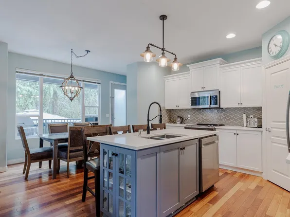 24330 100b Ave, Maple Ridge, BC V2W 1X3
