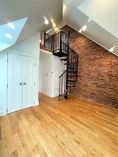 29 Green St #14 — Photo 8
