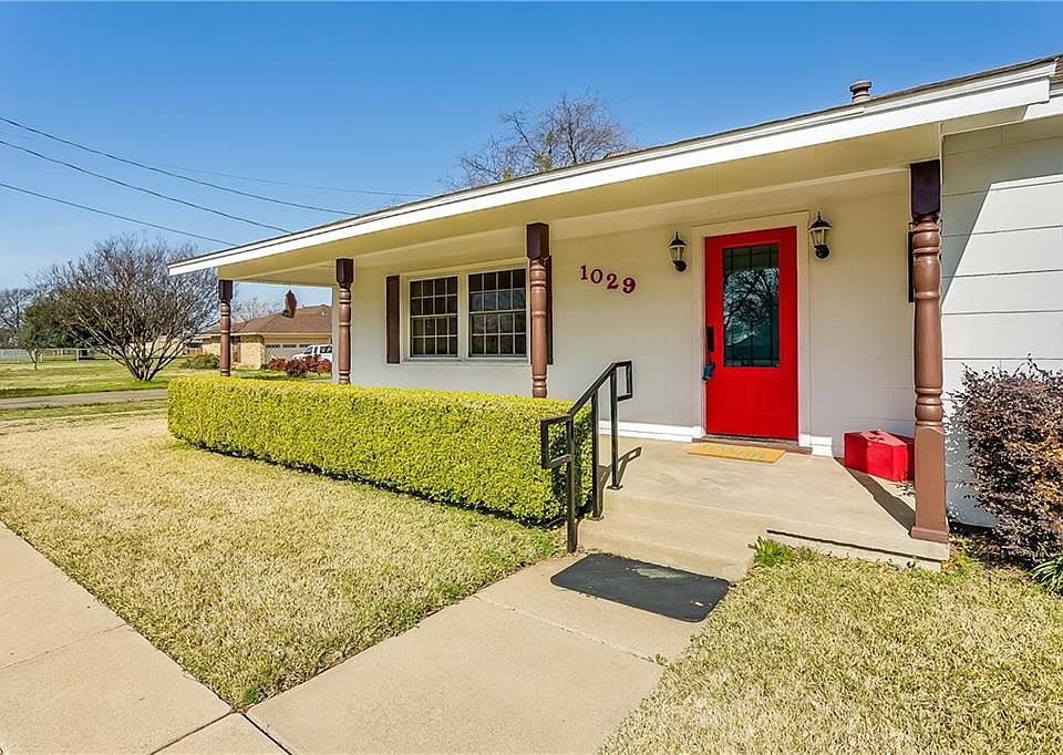 1029 Oak Grove Rd E, Burleson, TX 76028 | Zillow