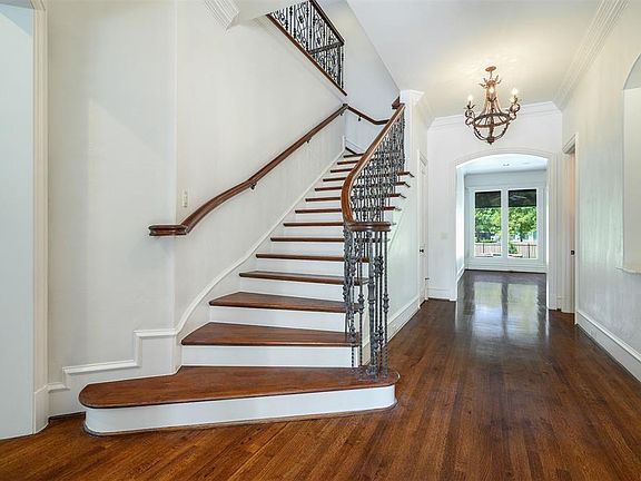 2nd image of 79 Abbey Woods Ln