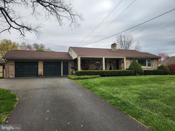 590 E Jackson St, New Holland, PA 17557