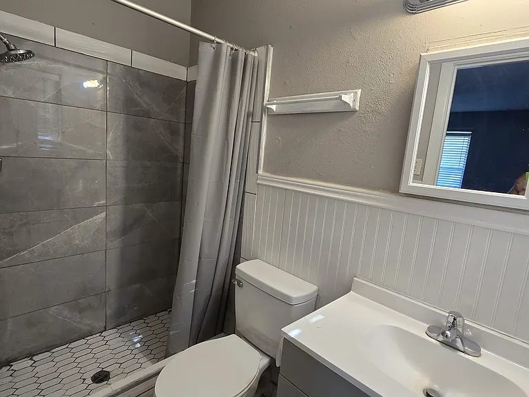 427 Royal Crest Dr — Photo 12