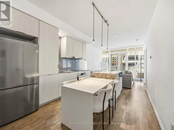 1 Bloor St E #3308, Toronto, ON M4W 0A8