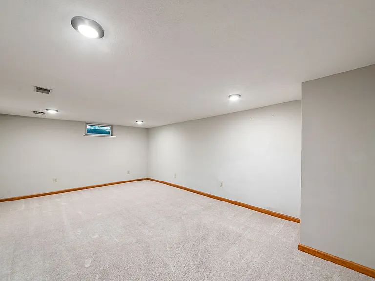 297 E Clearview Ave — Photo 31