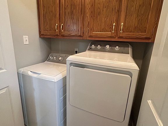 2nd image of 304 Center Springs Pl