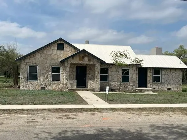 205 S Price St, Rocksprings, TX 78880