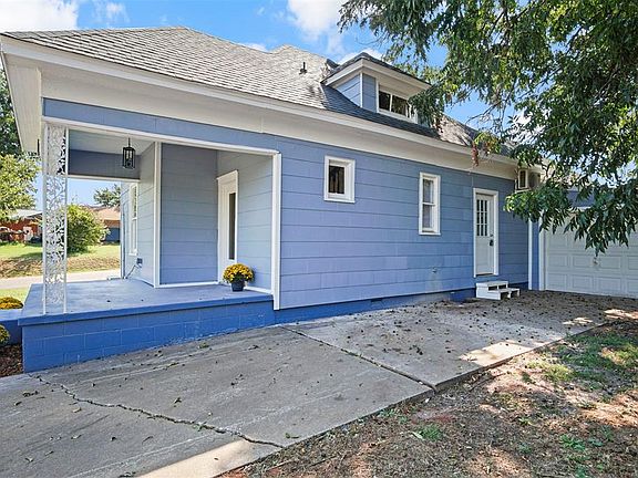 4th image of 1701 W College Ave