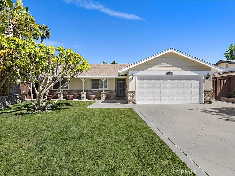 24725 Camarillo St — Photo 1