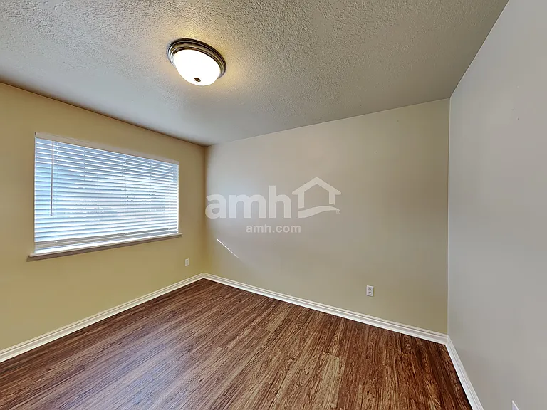 2313 E 1450 S — Photo 7