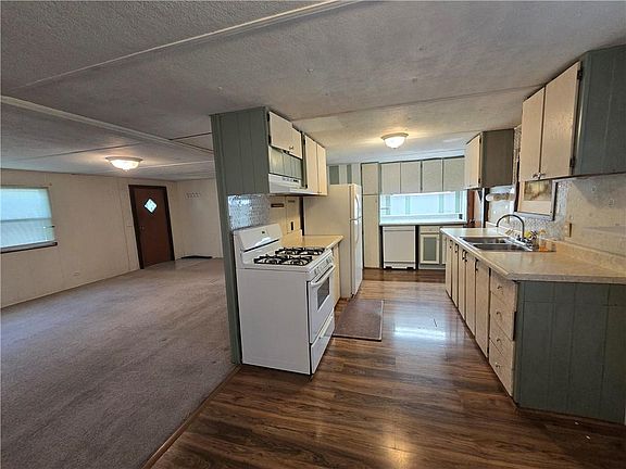 5th image of 1301 E Charles St