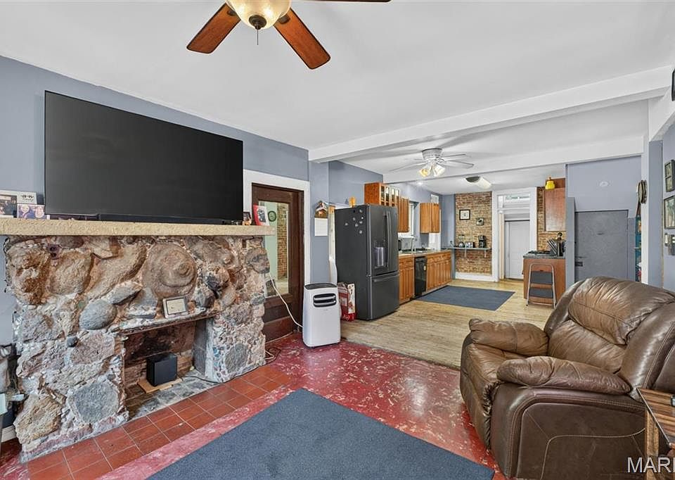 1st image of 327 N 3rd St