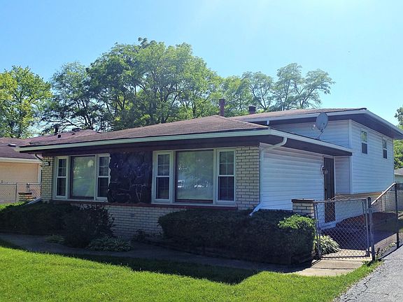 3rd image of 16114 Forest Ave