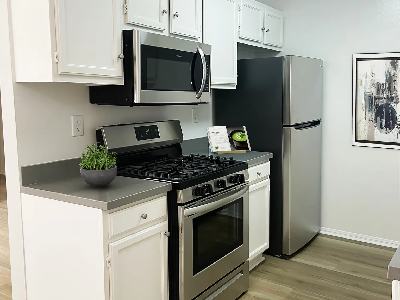 Studio, 450 sqft, $1,795 — Photo 2