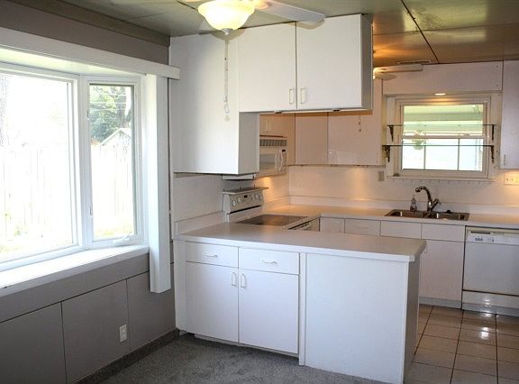 2nd image of 3011 Lincoln Ave