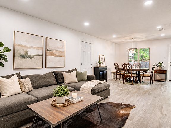 2nd image of 2427 Tolosa Dr