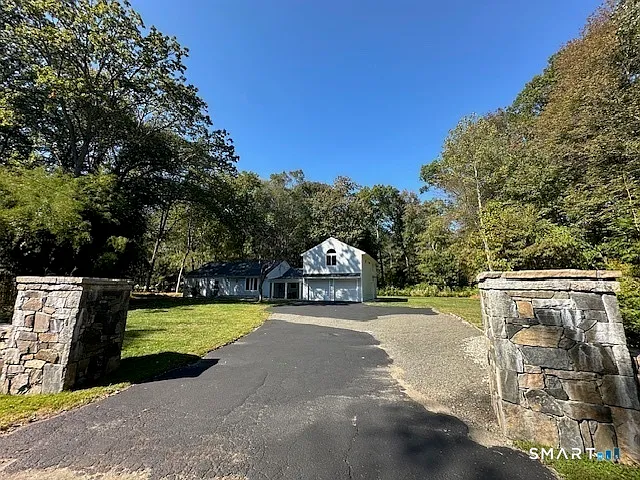 5 bed, 3.0 bath, 3016 sqft, $9,500 — Photo 2