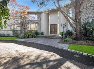 3 Paddock Ct, Glen Head, NY 11545