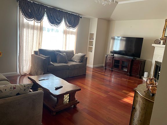 3rd image of 52 Forest View Dr