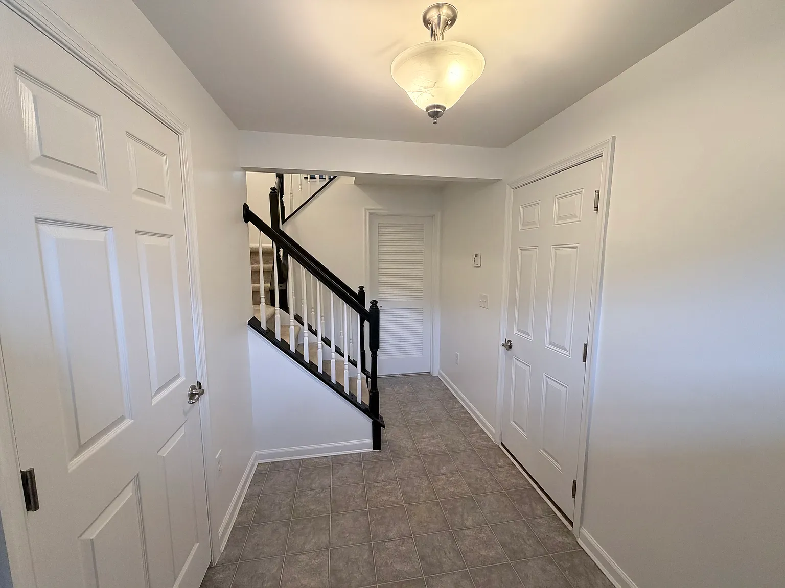 3 bed, 1900 sqft, $2,600 — Photo 4