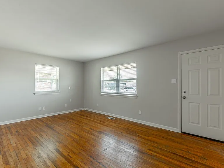 1605 Foust St — Photo 5