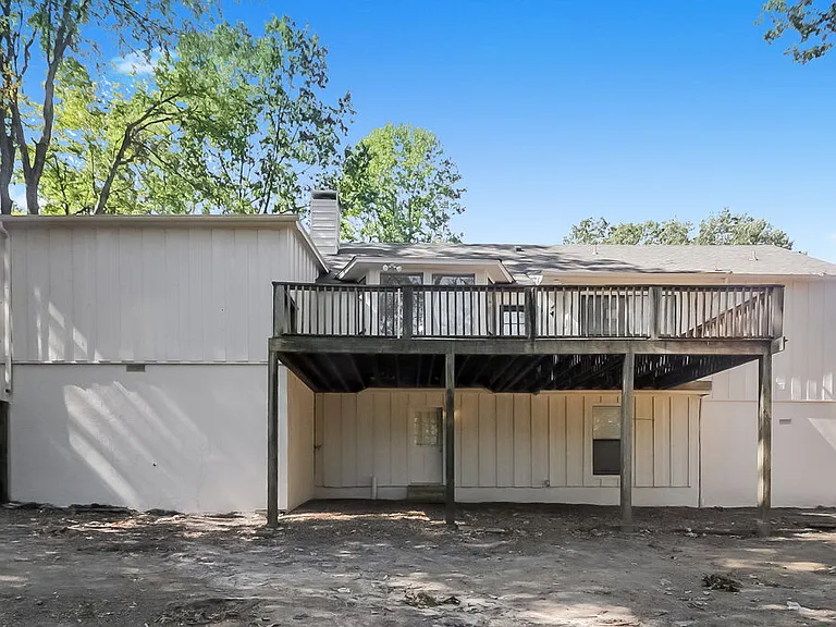 2224 Burlingate Dr — Photo 16