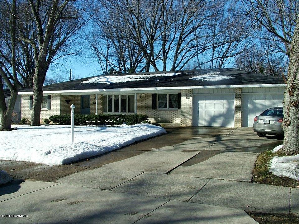 1st image of 57 W 40th St