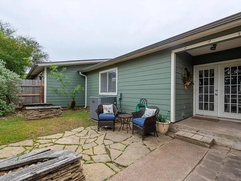 2800 Longmire Dr #3 — Photo 6