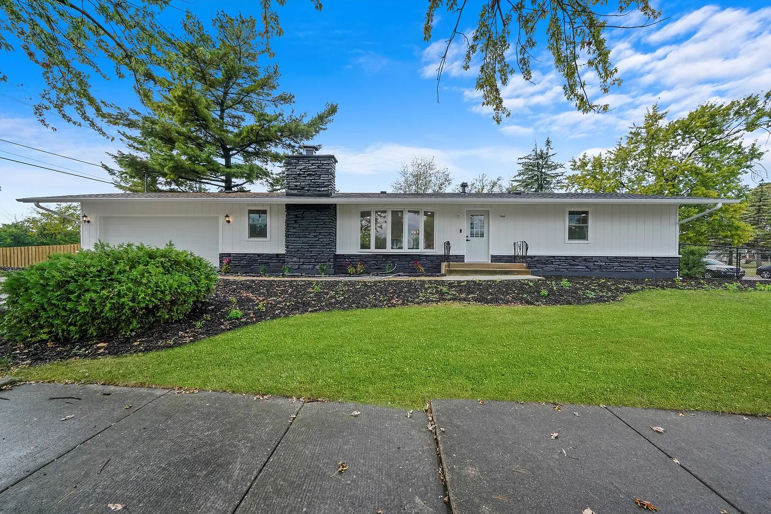 19060 Birch Ave photo 1