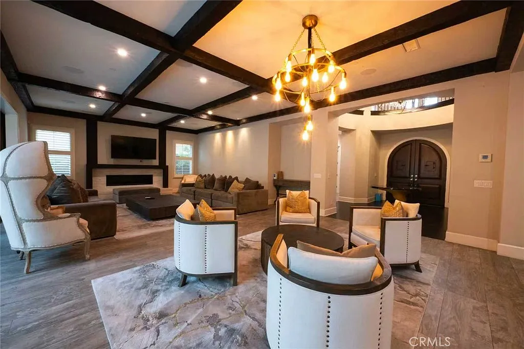 4 bed, 4.5 bath, 4930 sqft, $26,000 — Photo 3