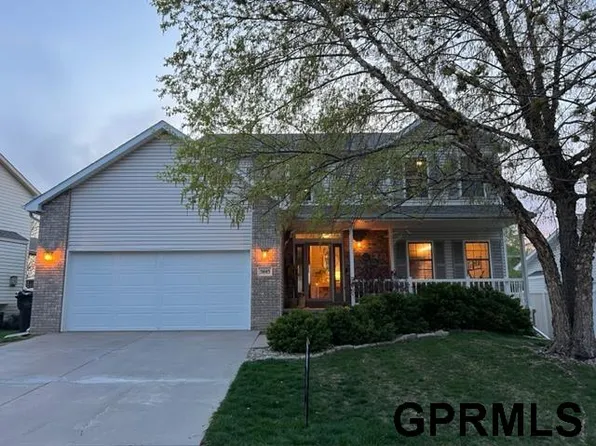 5645 NW 11th Cir, Lincoln, NE 68521