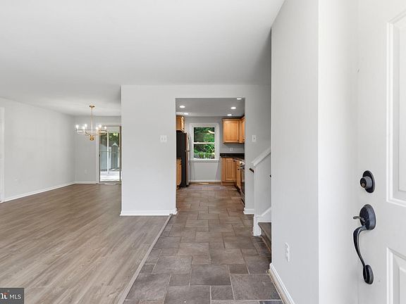 4th image of 412 Cavendish St
