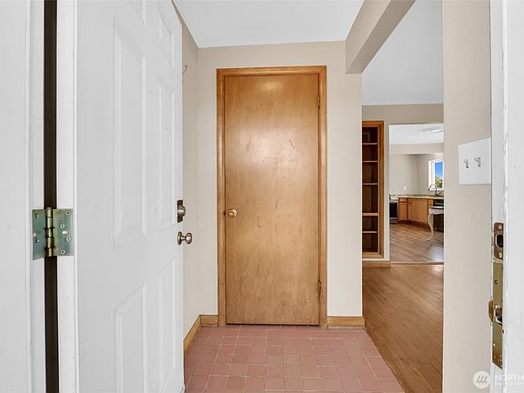 5th image of 8061 NE Valley Road