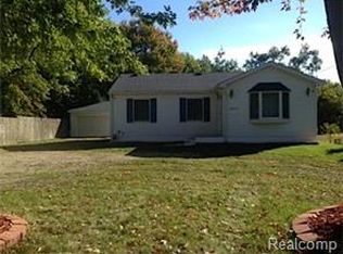 10653 Oak St, Taylor, MI 48180