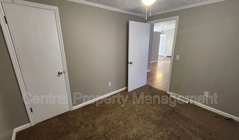 300 Florence Dr — Photo 9