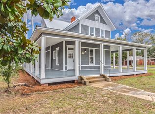 189 Live Oak Ave E, Defuniak Springs, FL 32435