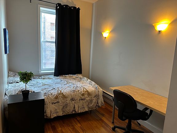 4th image of 216 S 43rd St