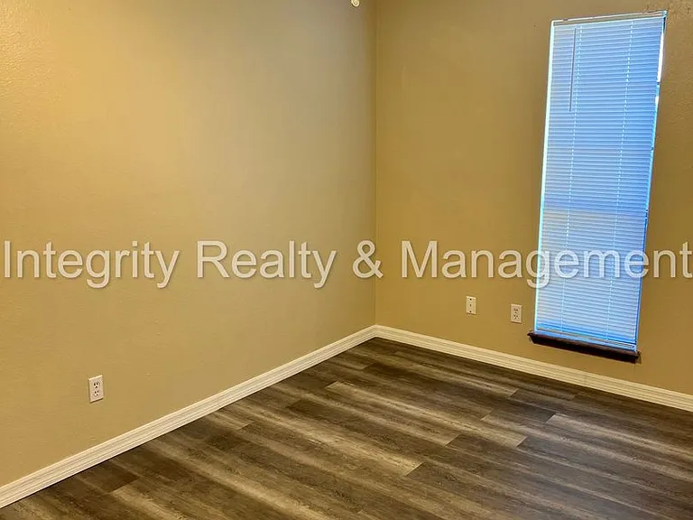1862 Mackenzie Ct N — Photo 6