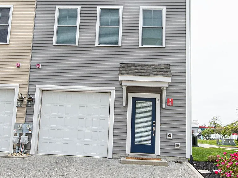 13002 Bowline Ln #5 — Photo 3
