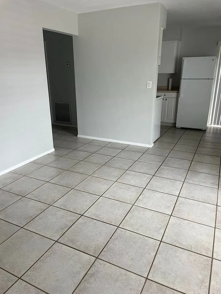 2 bed, 960 sqft, $2,300 — Photo 2