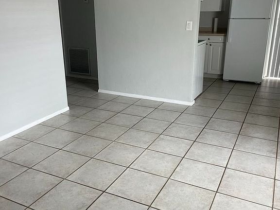 2nd image of 2517 Gary Cir #2517