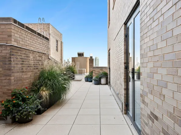 435 East 52nd Street image 12 of 15