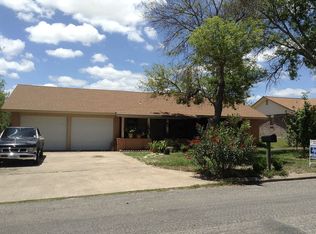 106 King Johns Pl, Del Rio, TX 78840