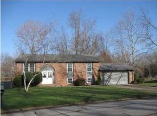 5055 W Sherwood Dr, Newburgh, IN 47630