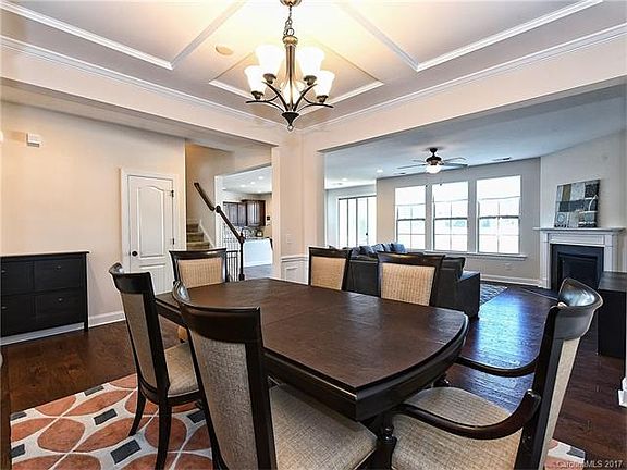 3rd image of 115 Creekside Crossing Ln